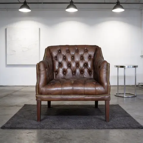 Fauteuil Chesterfield Barnes en cuir marron foncé