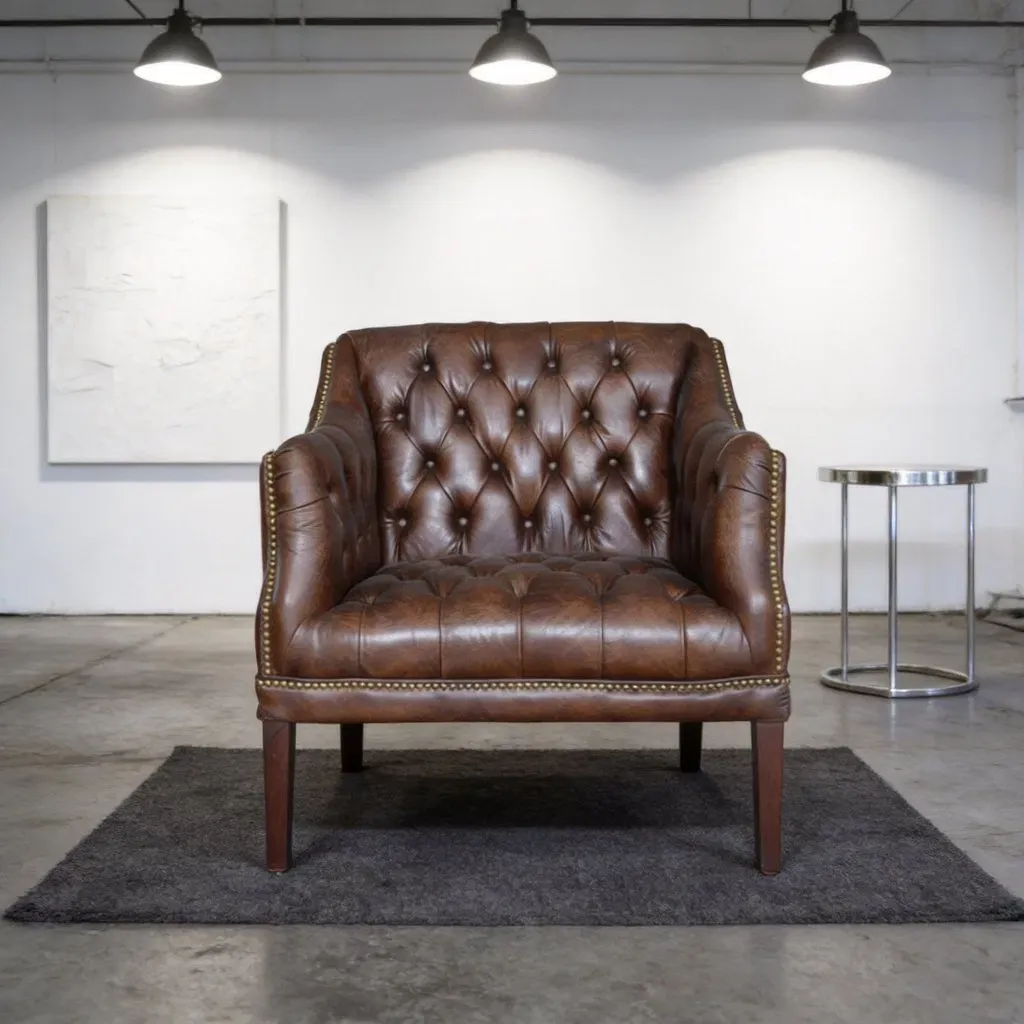 Fauteuil Chesterfield Barnes en cuir marron foncé