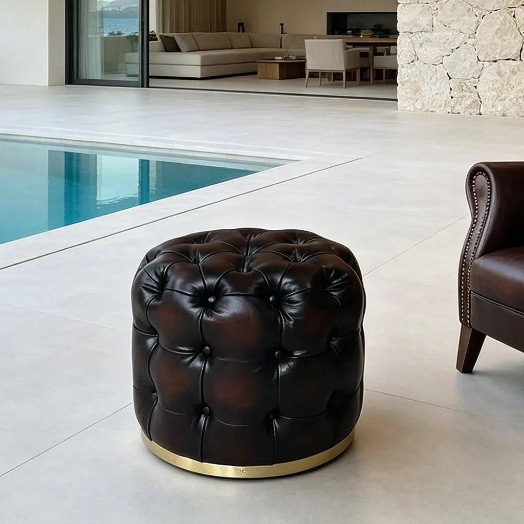 Pouf rond Chesterfield Windsor en cuir brun foncé : comme table basse : possible, à une condition